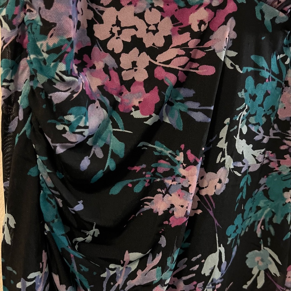TORRID FLORAL BLOUSE (1) - Picture 3 of 8